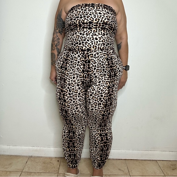 Leopard Print Sleeveless Jumpsuit Plus Size - Picture 2 of 4